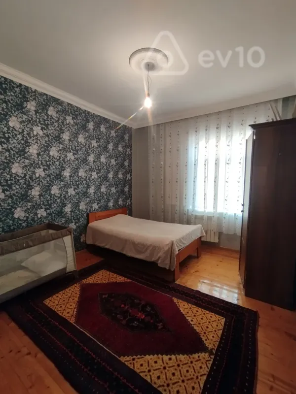 Satılır 7 otaqlı həyət evi 200 m²
