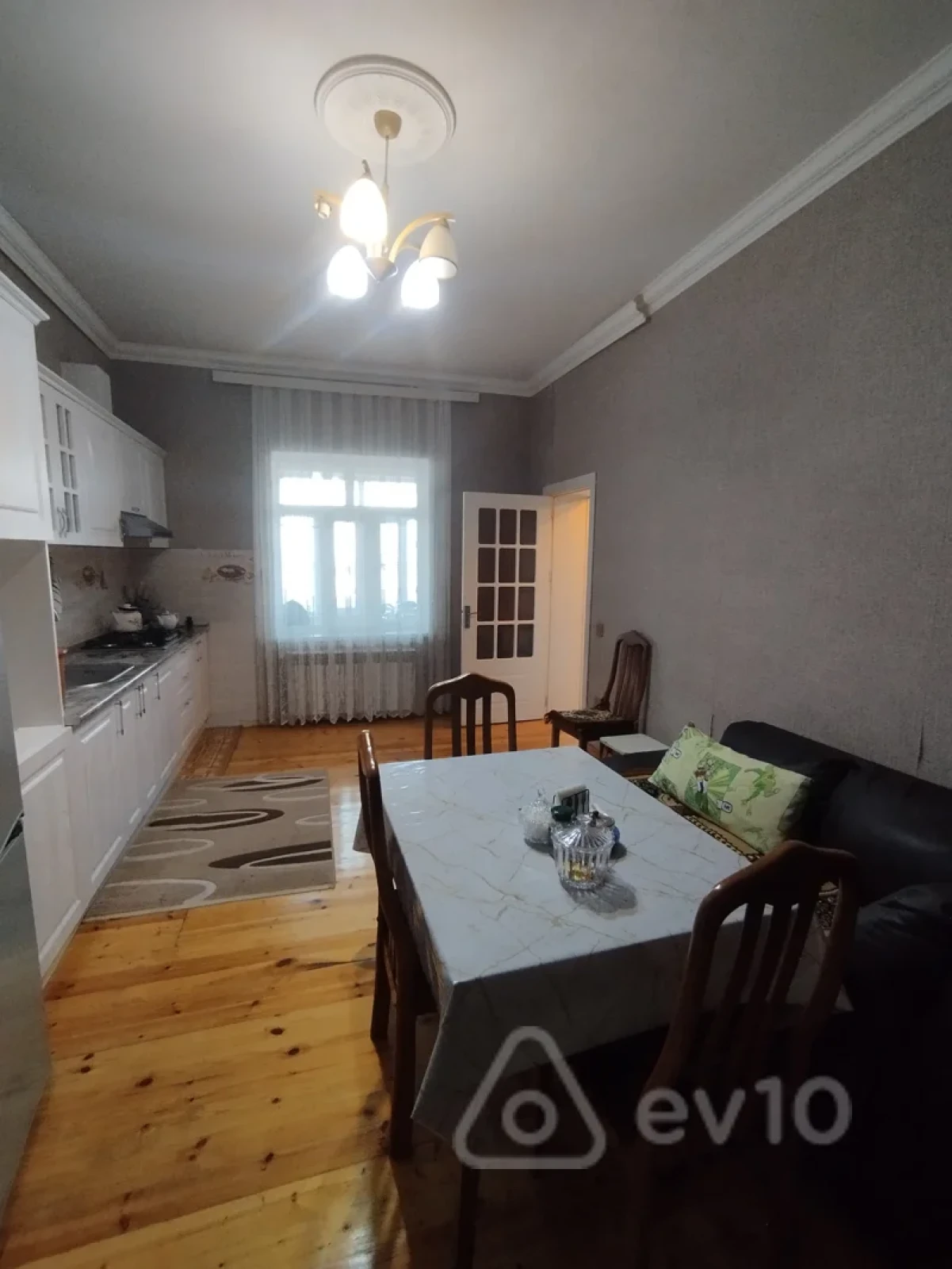 Satılır 7 otaqlı həyət evi 200 m²