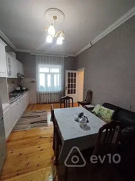 Satılır 7 otaqlı həyət evi 200 m²
