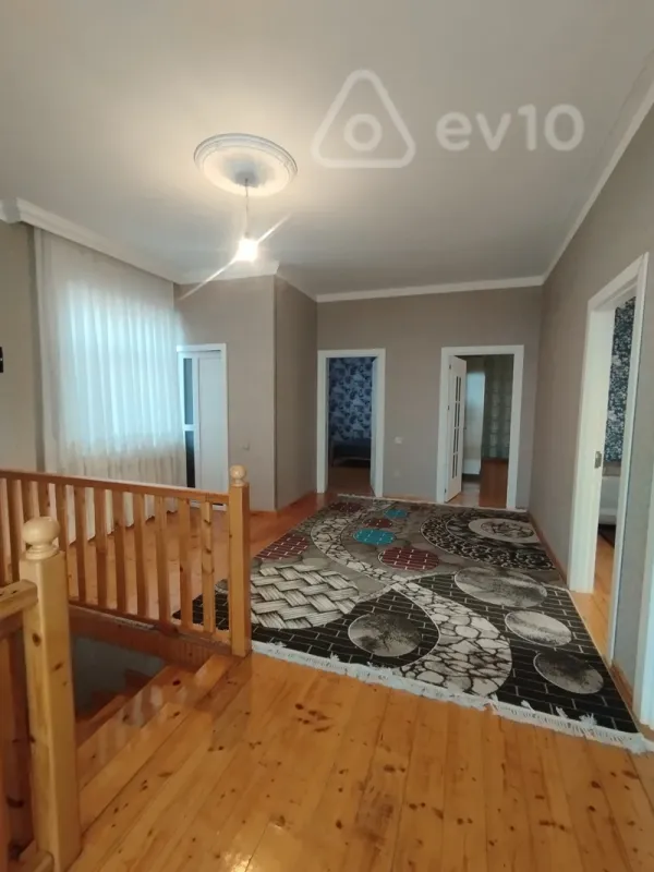 Satılır 7 otaqlı həyət evi 200 m²