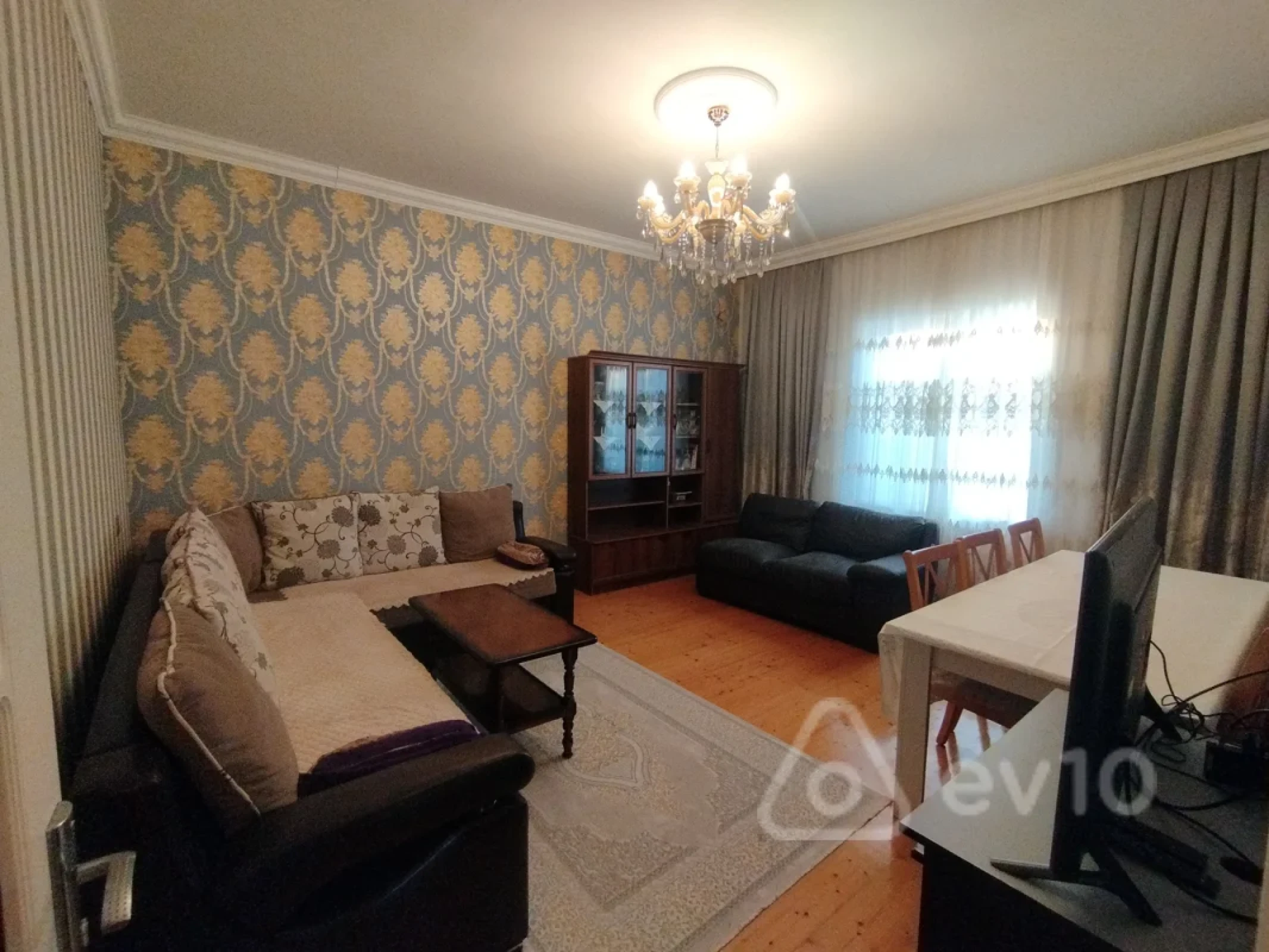 Satılır 7 otaqlı həyət evi 200 m²