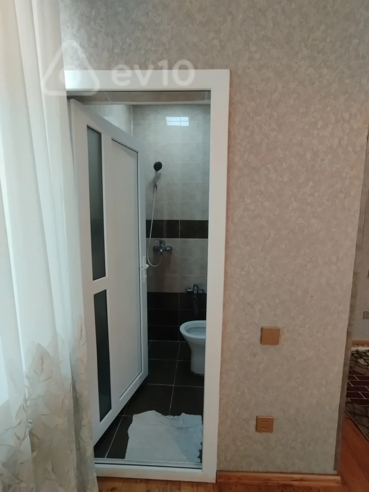 Satılır 7 otaqlı həyət evi 200 m²