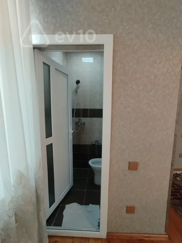 Satılır 7 otaqlı həyət evi 200 m²