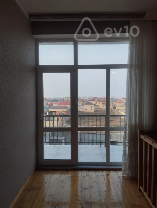 Satılır 7 otaqlı həyət evi 200 m²
