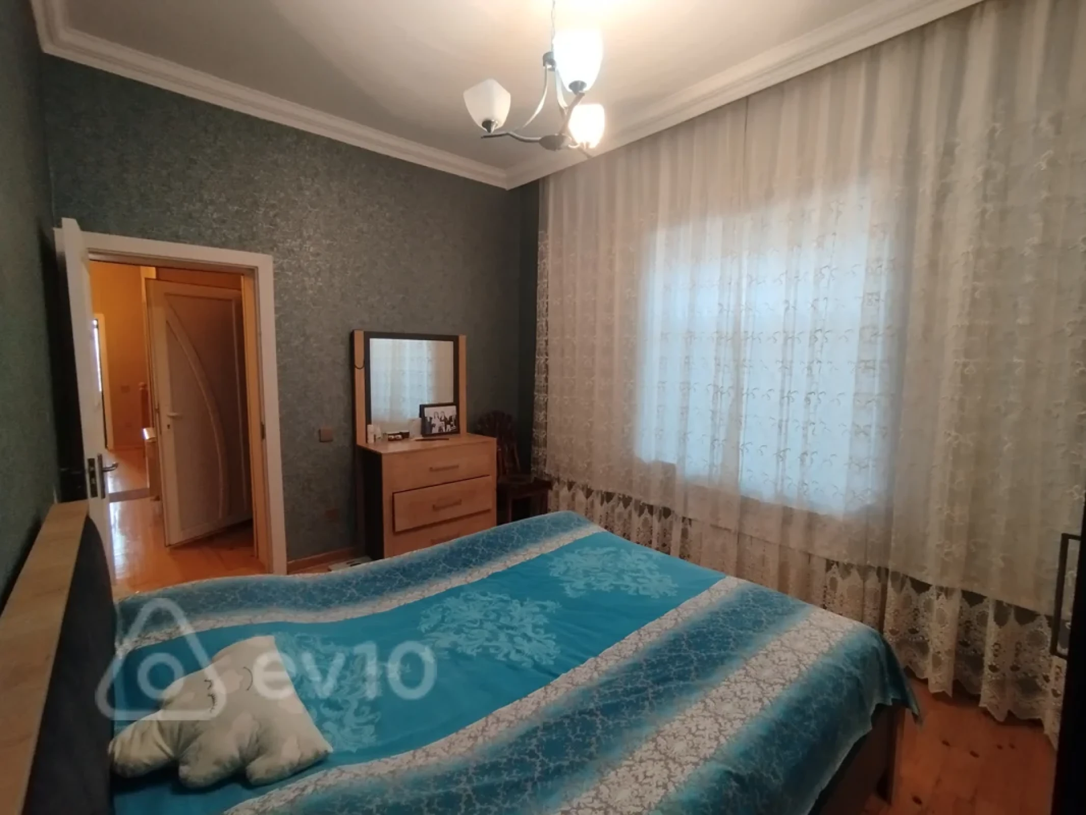 Satılır 7 otaqlı həyət evi 200 m²