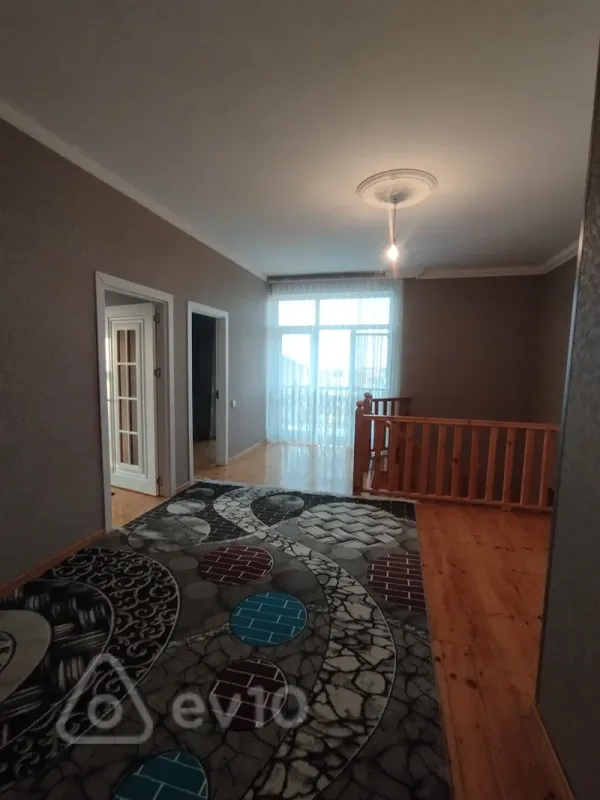 Satılır 7 otaqlı həyət evi 200 m²