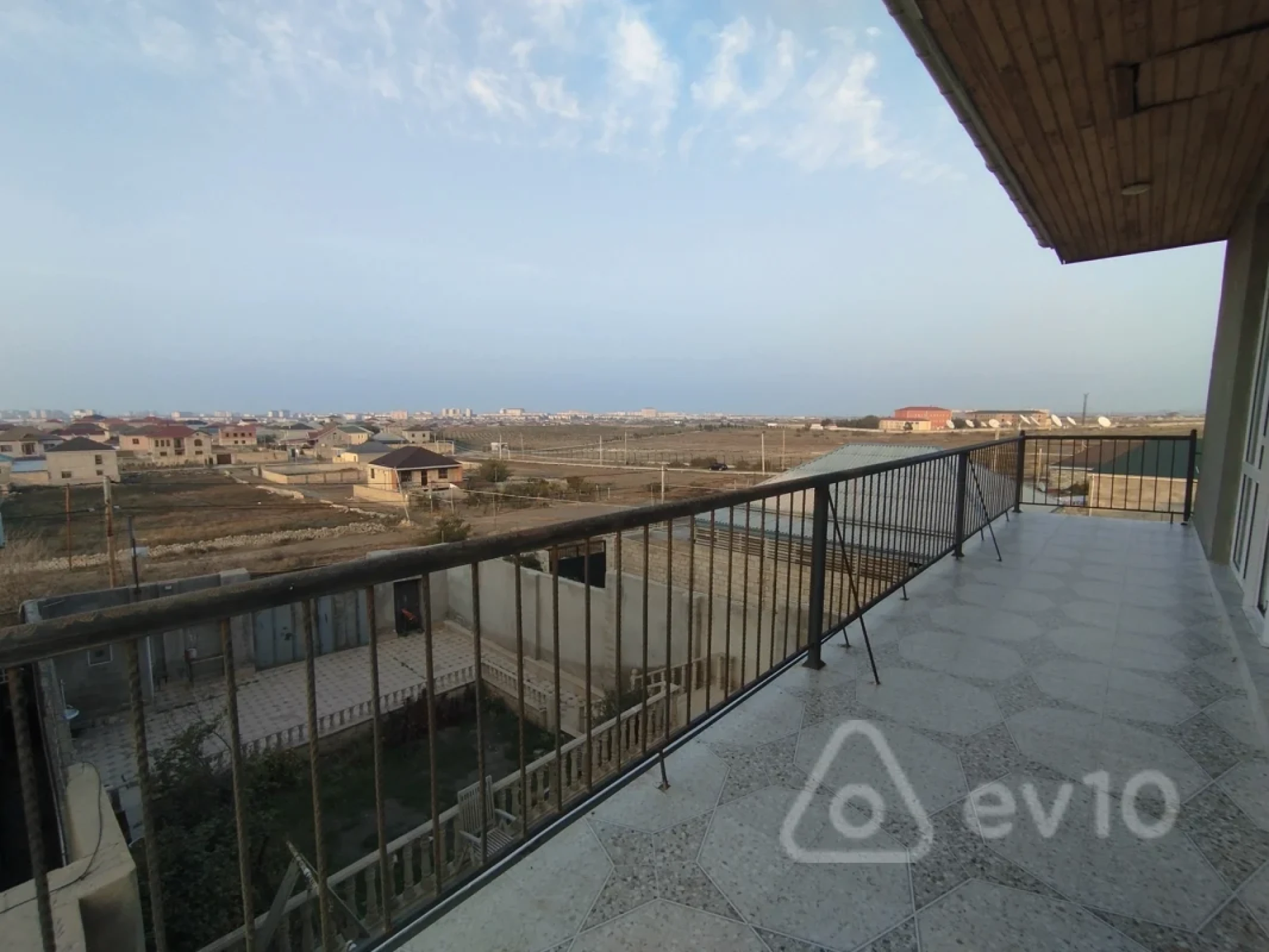 Satılır 7 otaqlı həyət evi 200 m²