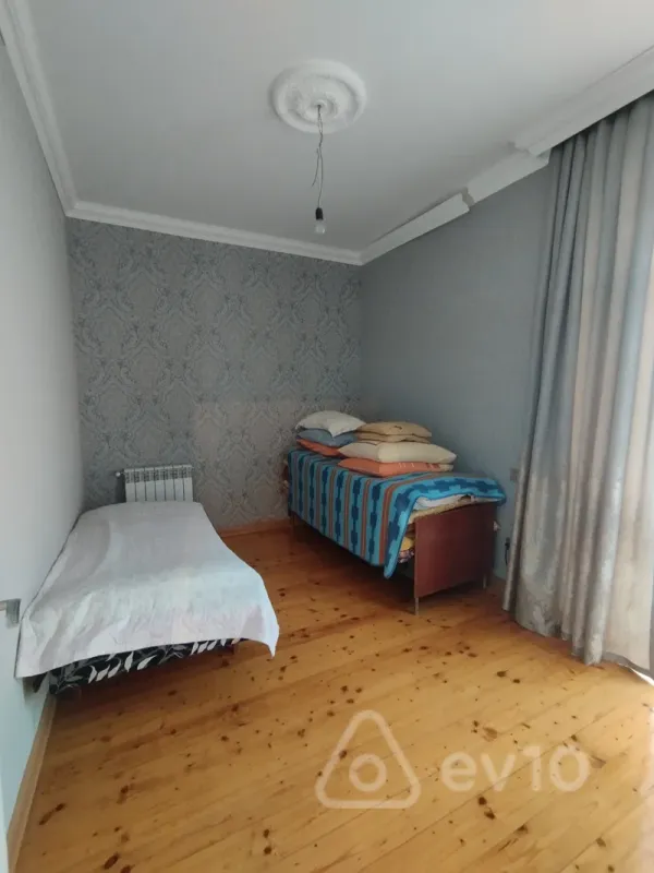Satılır 7 otaqlı həyət evi 200 m²