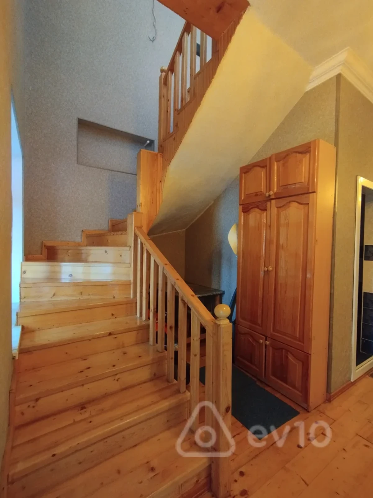 Satılır 7 otaqlı həyət evi 200 m²