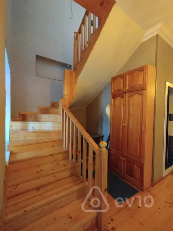 Satılır 7 otaqlı həyət evi 200 m²