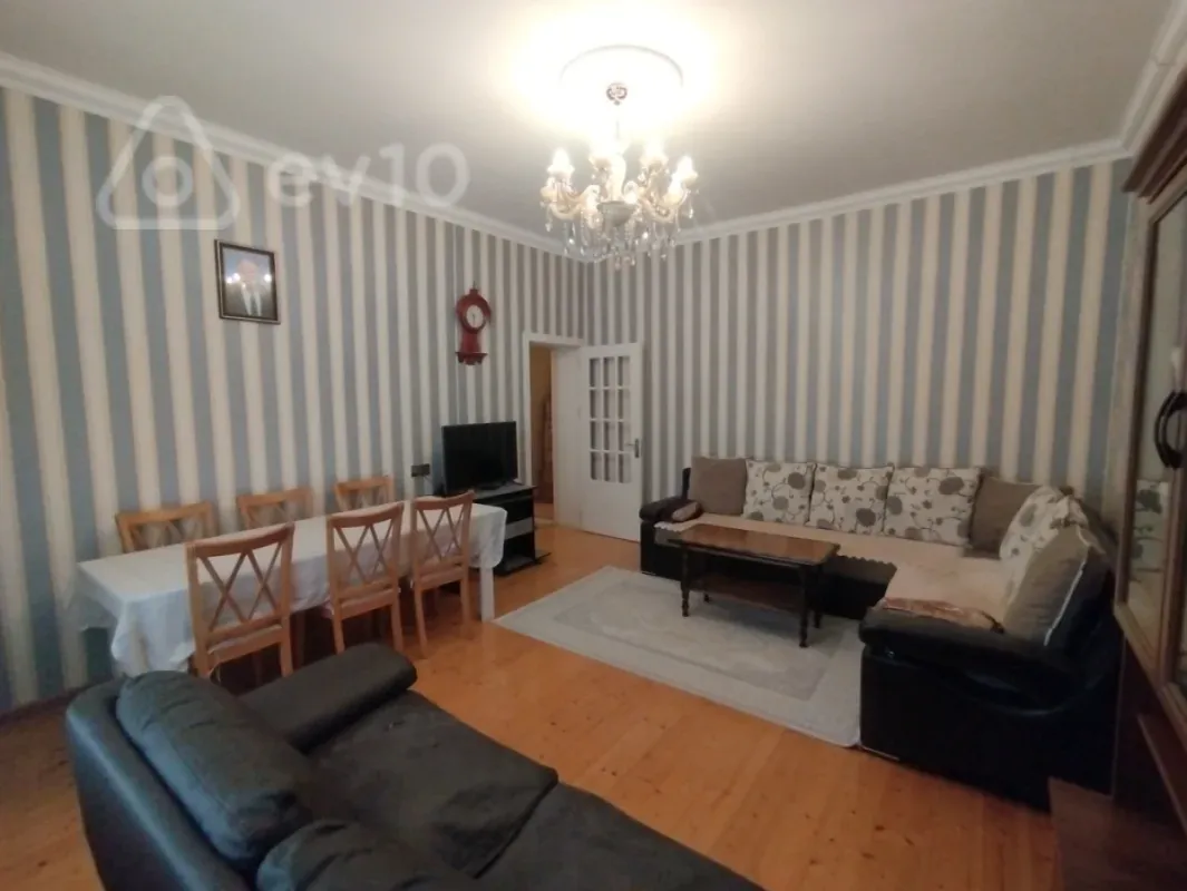 Satılır 7 otaqlı həyət evi 200 m²