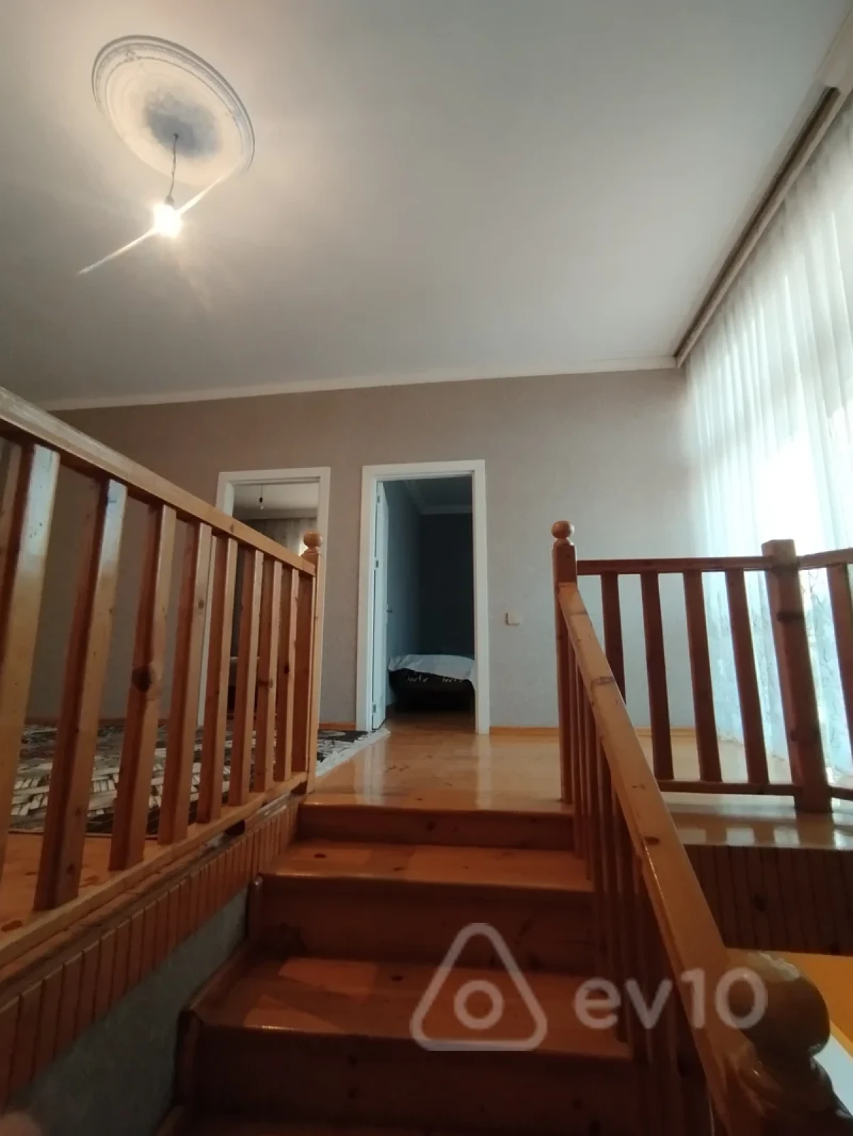 Satılır 7 otaqlı həyət evi 200 m²