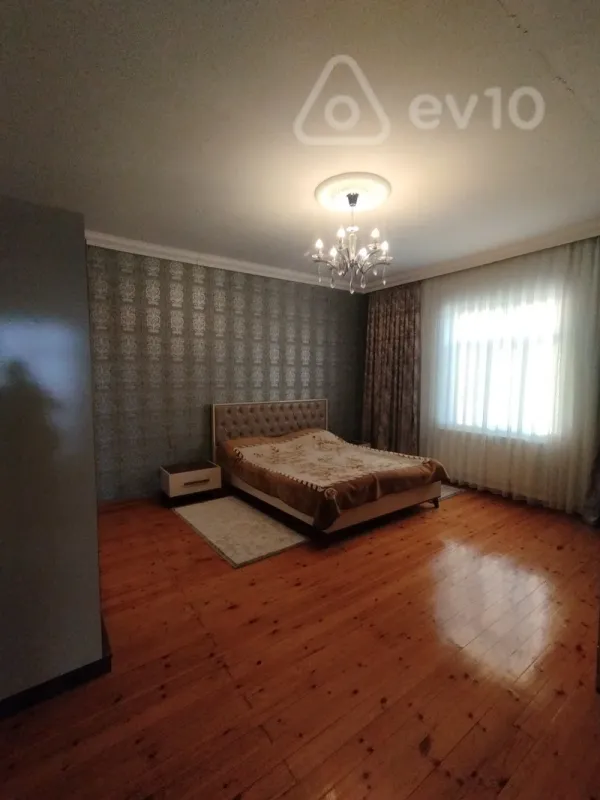 Satılır 7 otaqlı həyət evi 200 m²