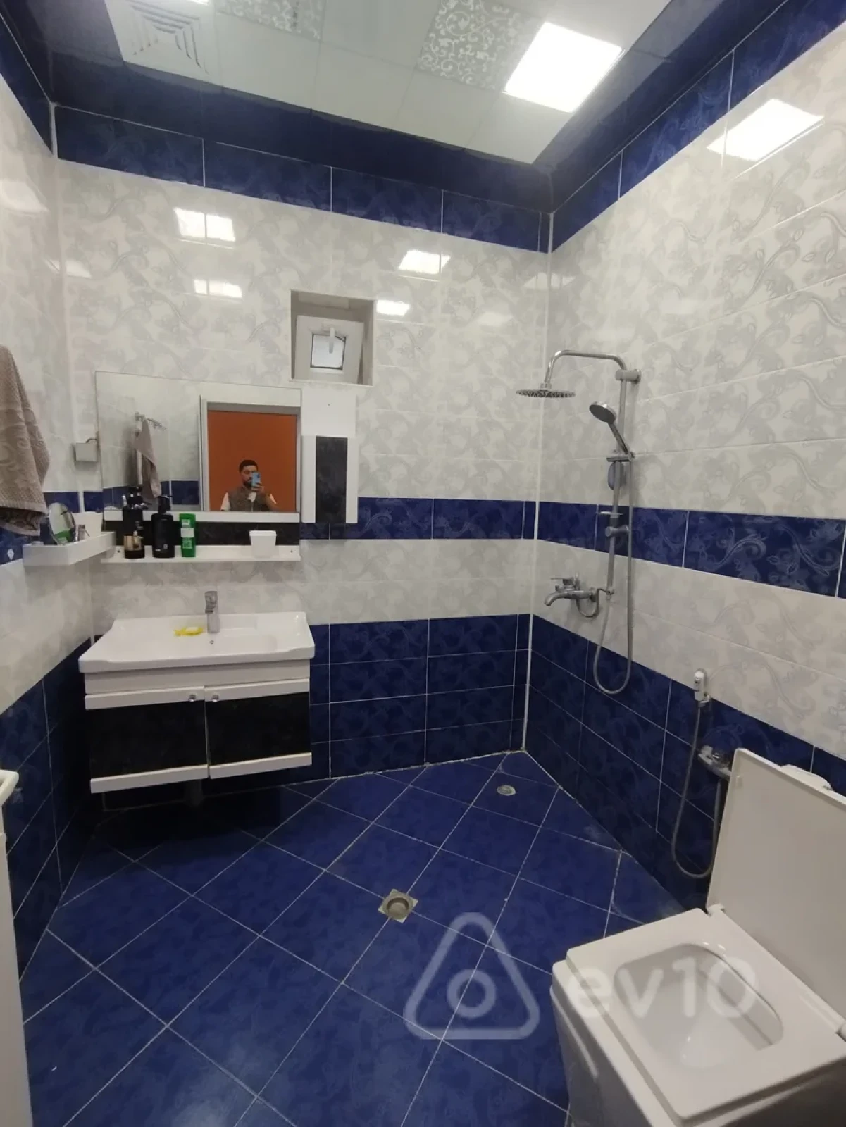 Satılır 7 otaqlı həyət evi 200 m²