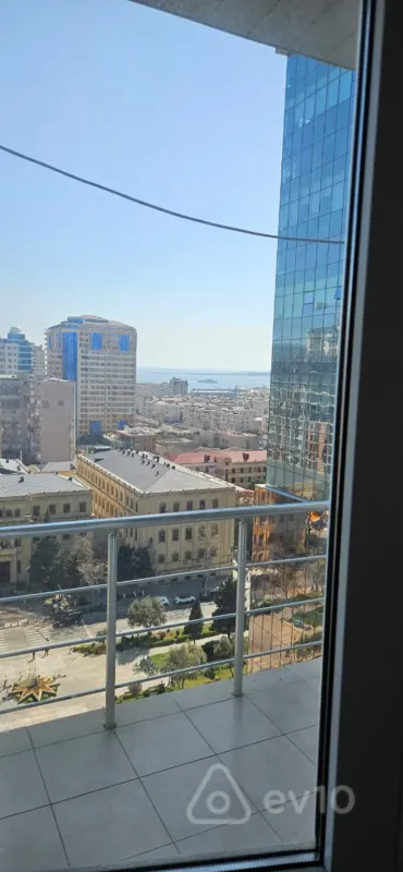 Kirayə verilir 4 otaqlı yeni tikili 170 m²