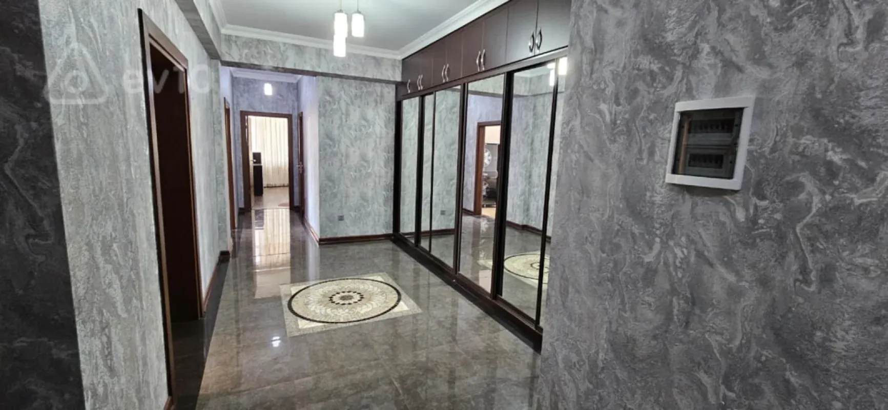 Kirayə verilir 4 otaqlı yeni tikili 170 m²