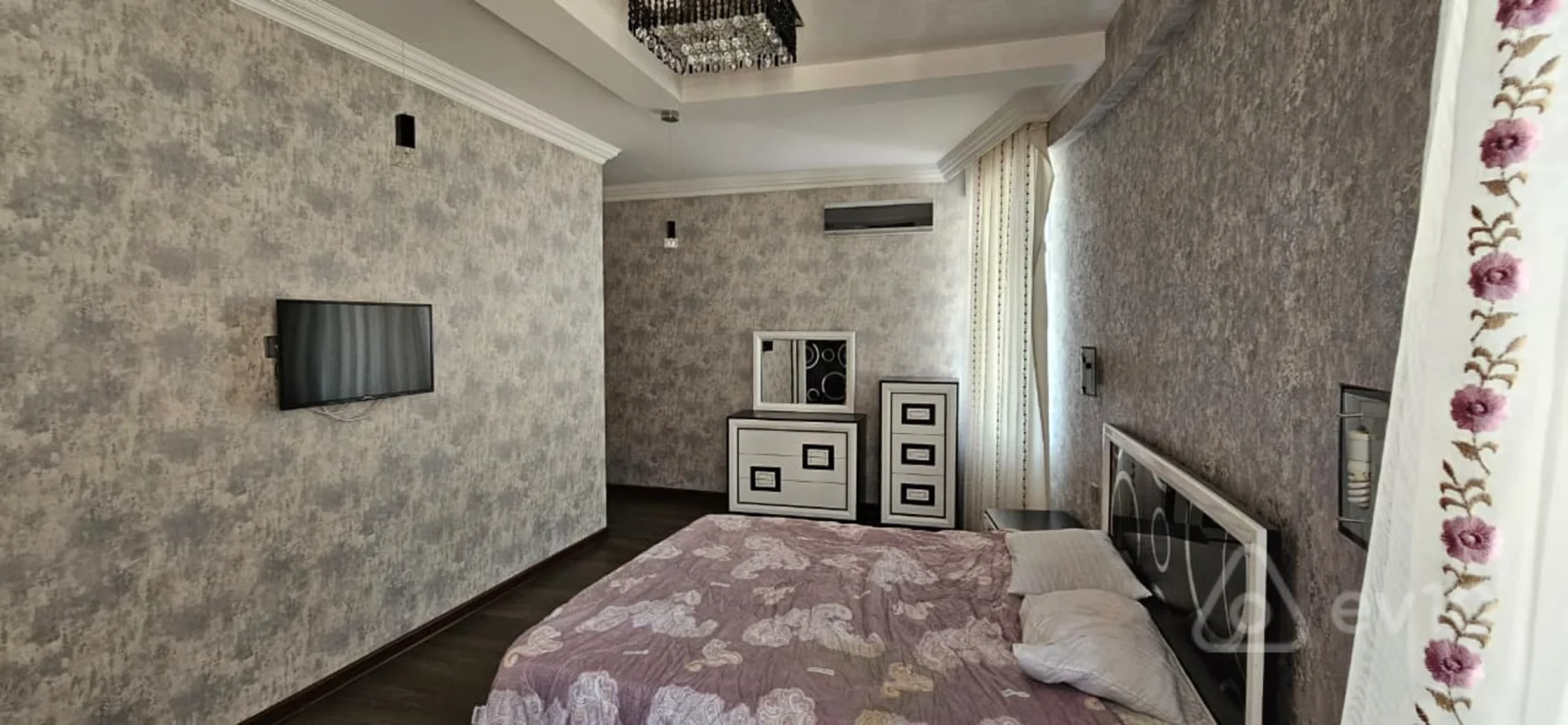 Kirayə verilir 4 otaqlı yeni tikili 170 m²