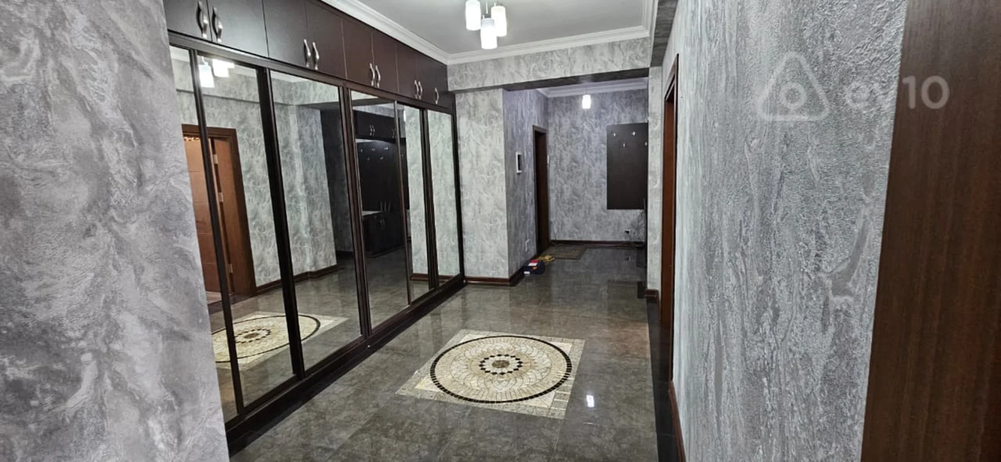 Kirayə verilir 4 otaqlı yeni tikili 170 m²