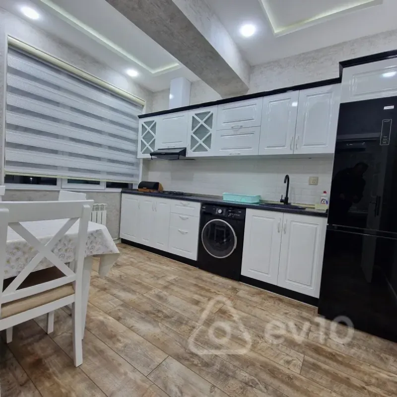 Kirayə verilir 2 otaqlı yeni tikili 71 m²