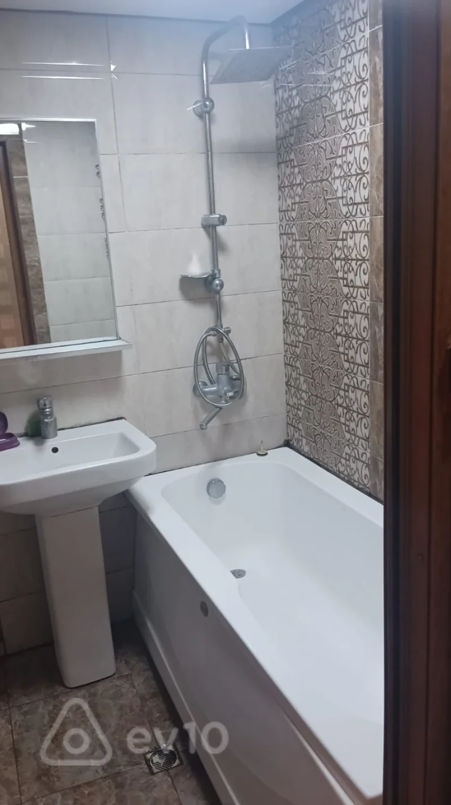 Kirayə verilir 3 otaqlı köhnə tikili 77 m²