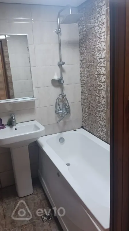 Kirayə verilir 3 otaqlı köhnə tikili 77 m²