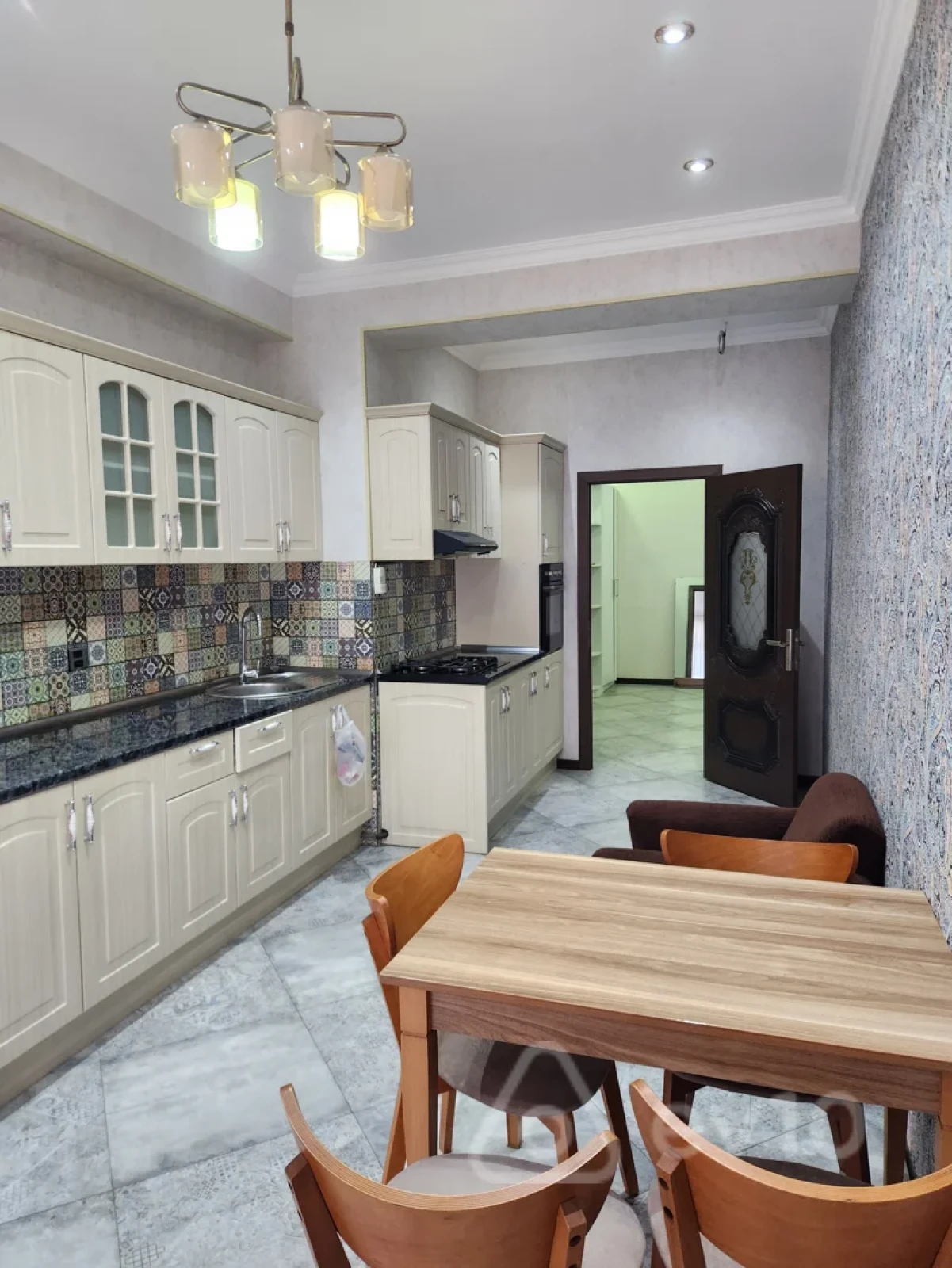 Kirayə verilir 3 otaqlı yeni tikili 125 m²