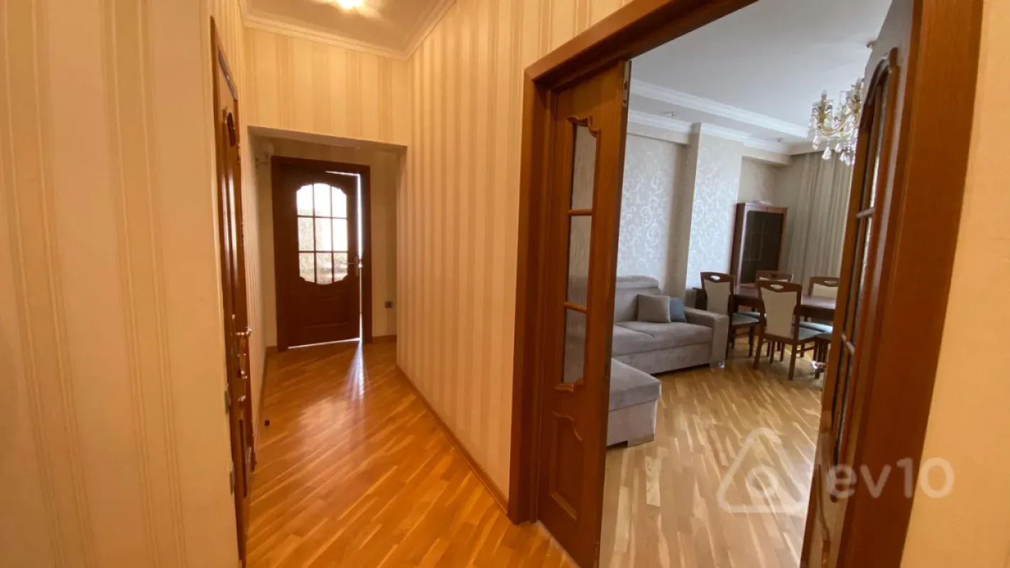 Kirayə verilir 2 otaqlı yeni tikili 89 m²