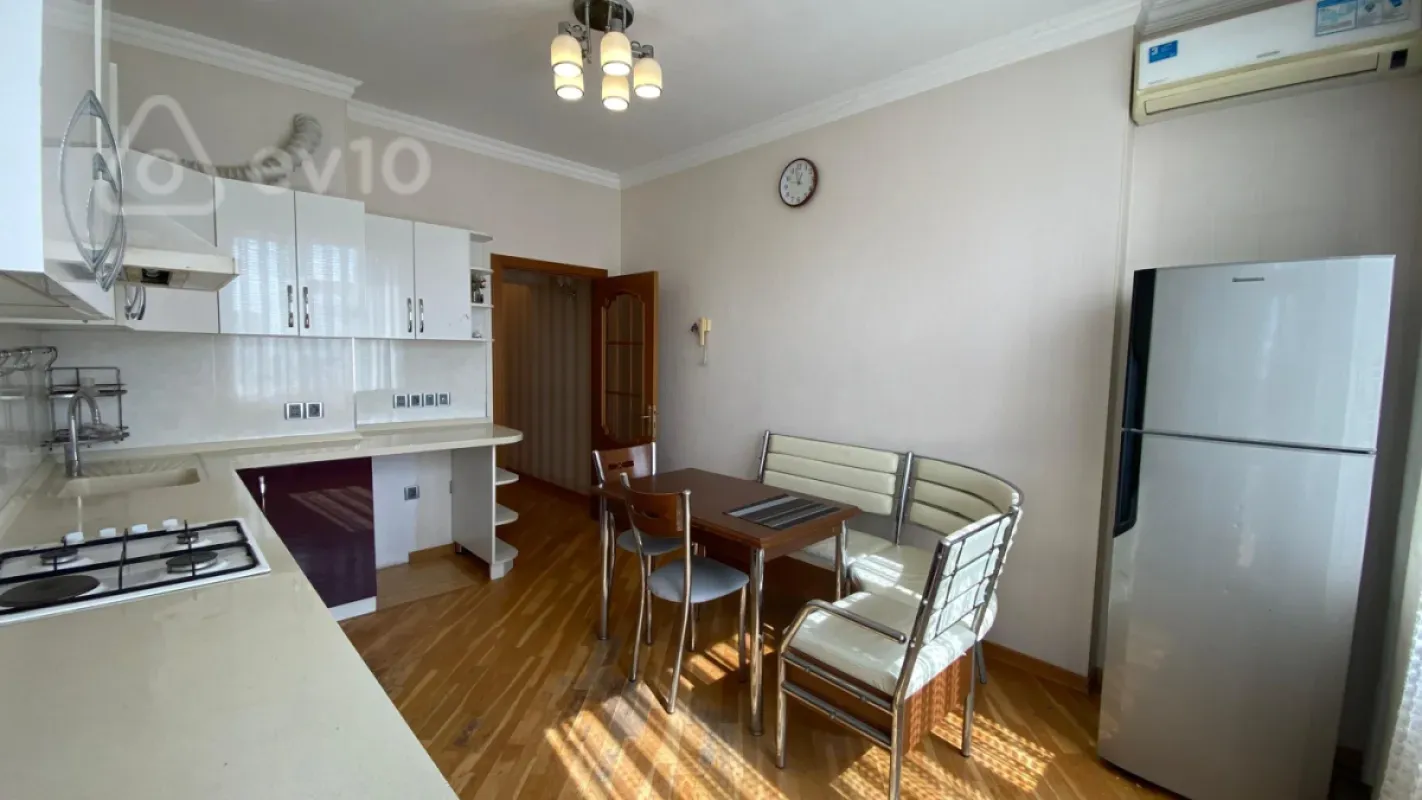 Kirayə verilir 2 otaqlı yeni tikili 89 m²