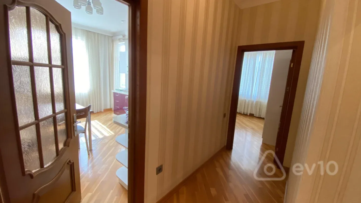 Kirayə verilir 2 otaqlı yeni tikili 89 m²