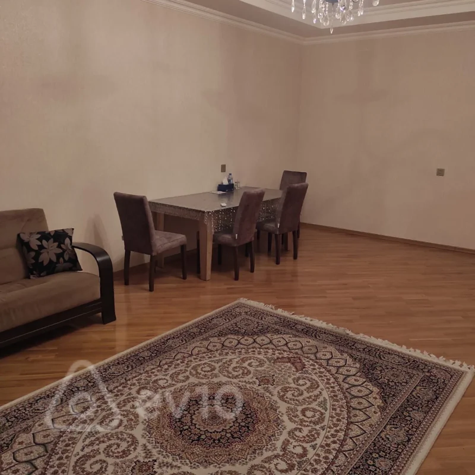 Kirayə verilir 3 otaqlı yeni tikili 155 m²