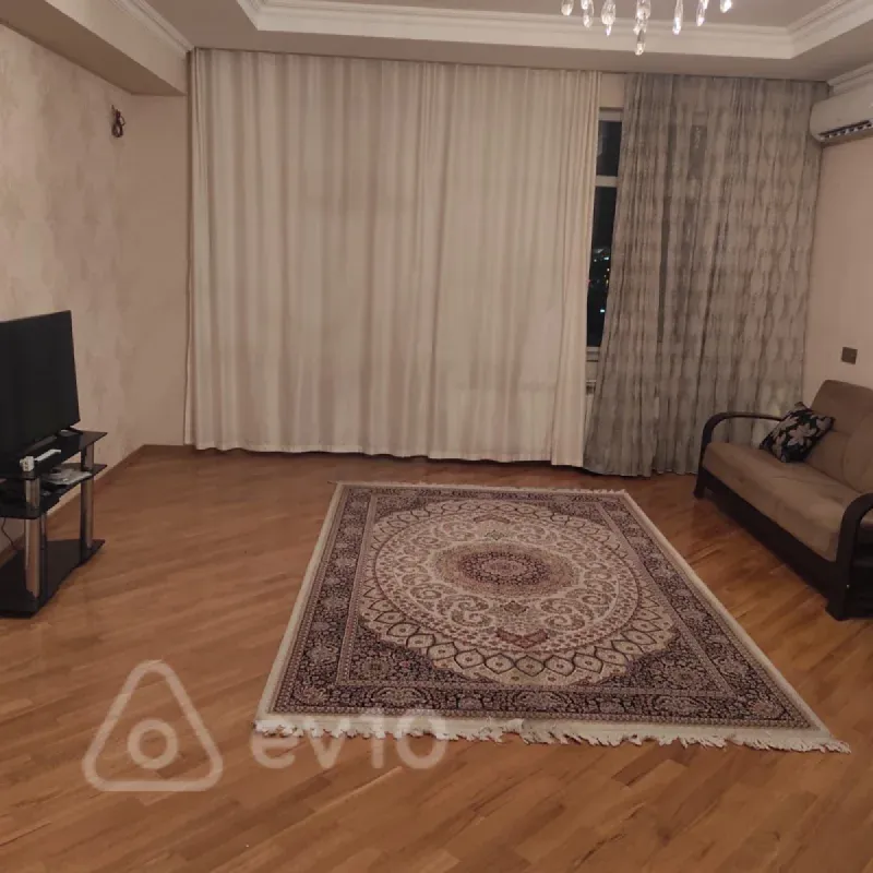 Kirayə verilir 3 otaqlı yeni tikili 155 m²