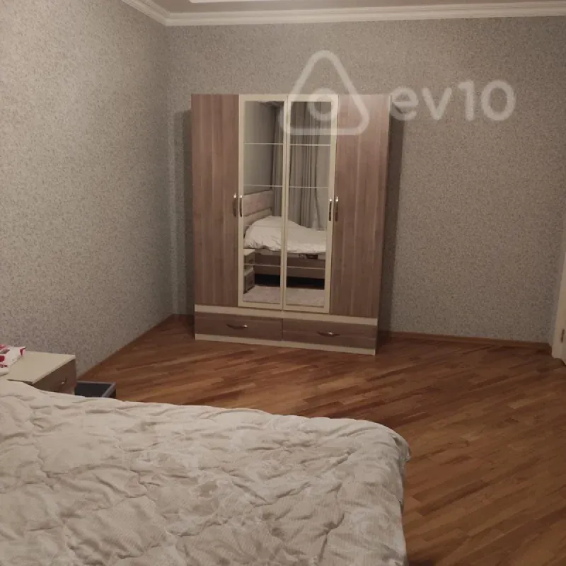 Kirayə verilir 3 otaqlı yeni tikili 155 m²