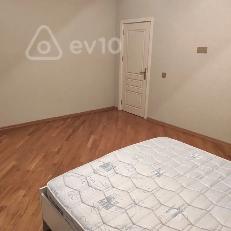 Kirayə verilir 3 otaqlı yeni tikili 155 m²