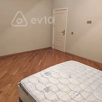 Kirayə verilir 3 otaqlı yeni tikili 155 m²