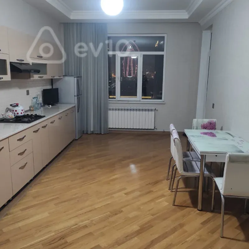 Kirayə verilir 3 otaqlı yeni tikili 155 m²