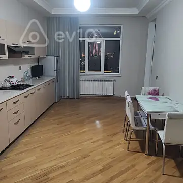Kirayə verilir 3 otaqlı yeni tikili 155 m²