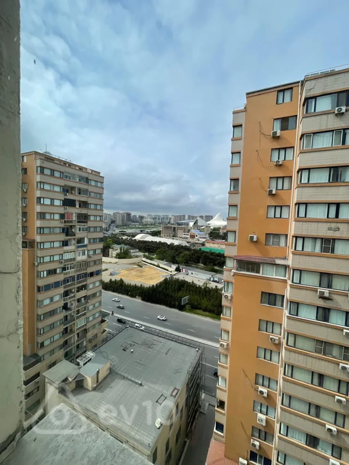 Kirayə verilir 3 otaqlı yeni tikili 150 m²