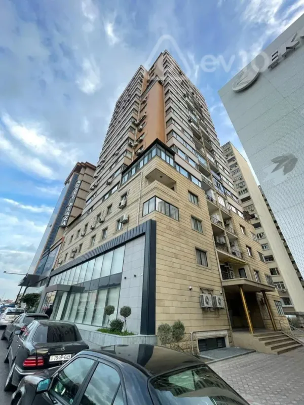 Kirayə verilir 3 otaqlı yeni tikili 150 m²