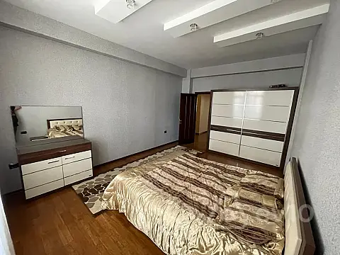 Kirayə verilir 3 otaqlı yeni tikili 150 m²