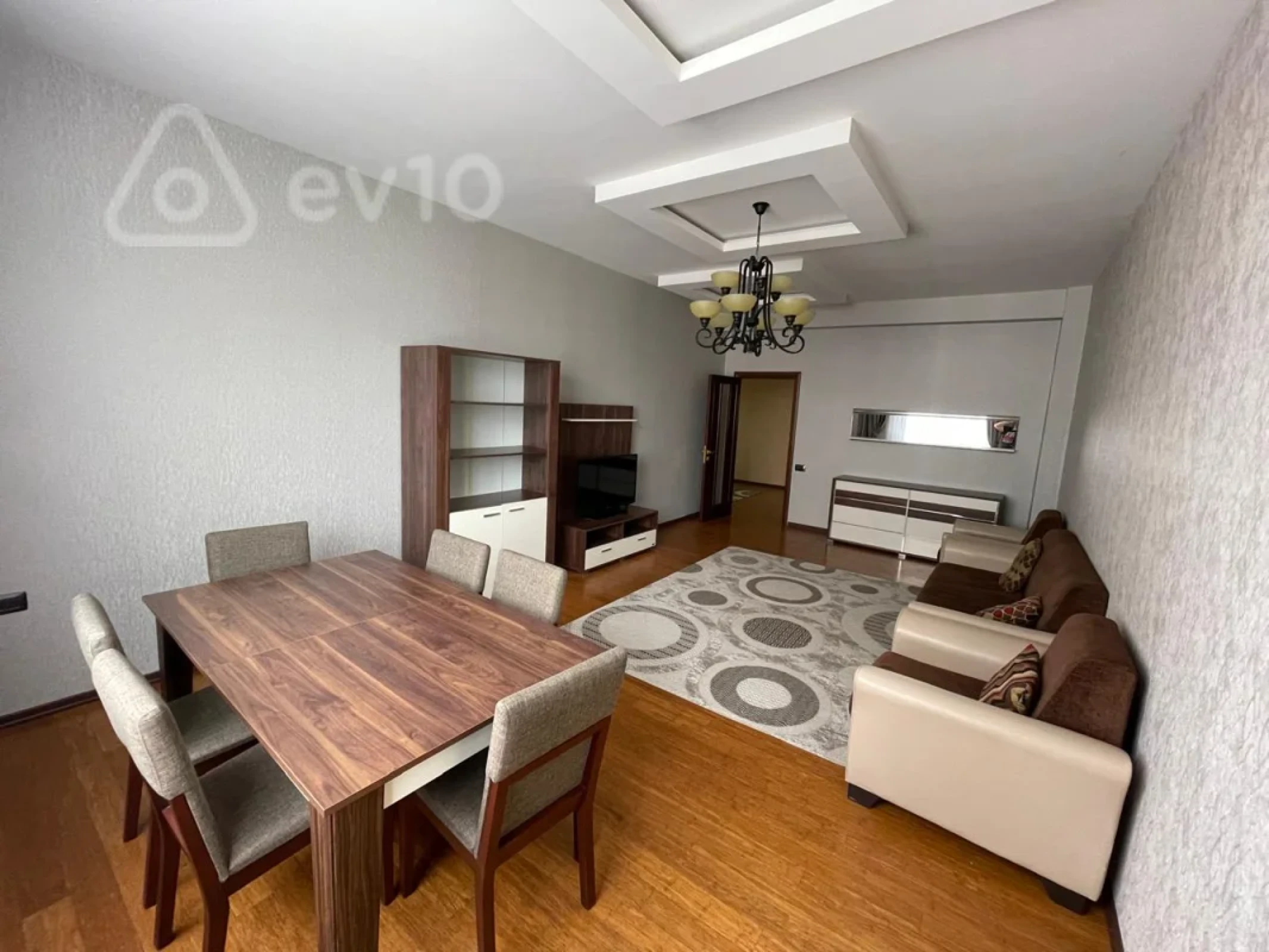 Kirayə verilir 3 otaqlı yeni tikili 150 m²