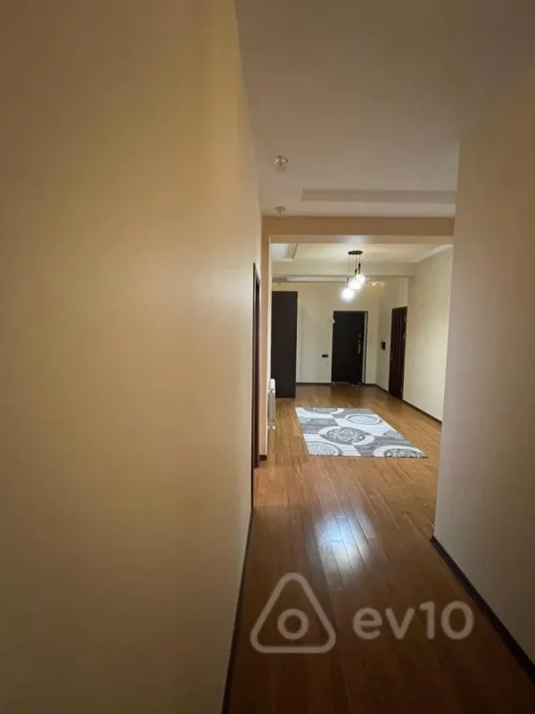 Kirayə verilir 3 otaqlı yeni tikili 150 m²