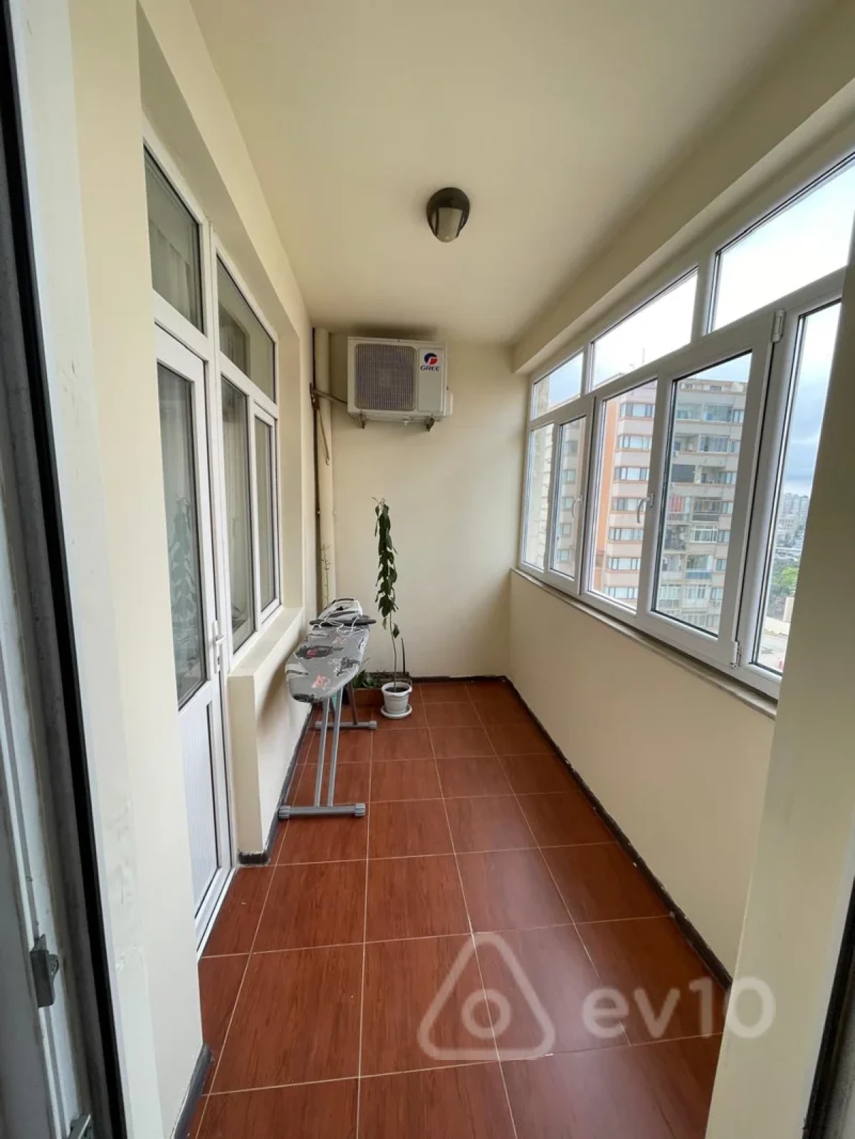 Kirayə verilir 3 otaqlı yeni tikili 150 m²