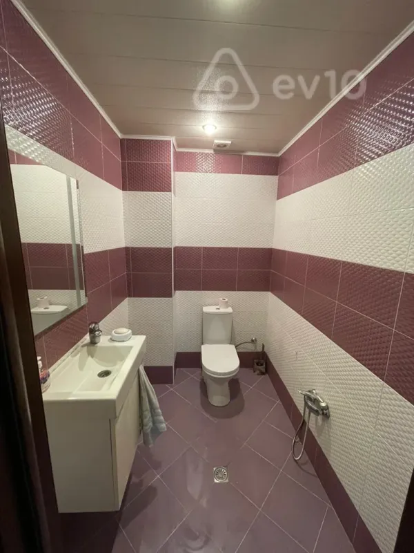 Kirayə verilir 3 otaqlı yeni tikili 150 m²