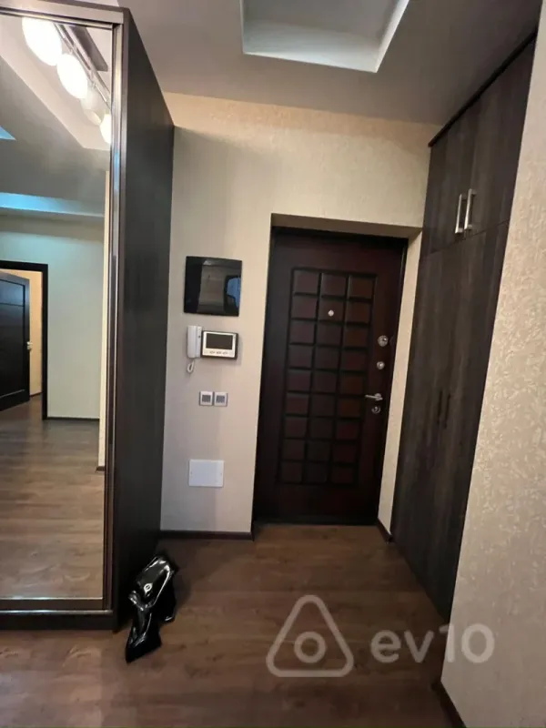 Kirayə verilir 3 otaqlı yeni tikili 100 m²