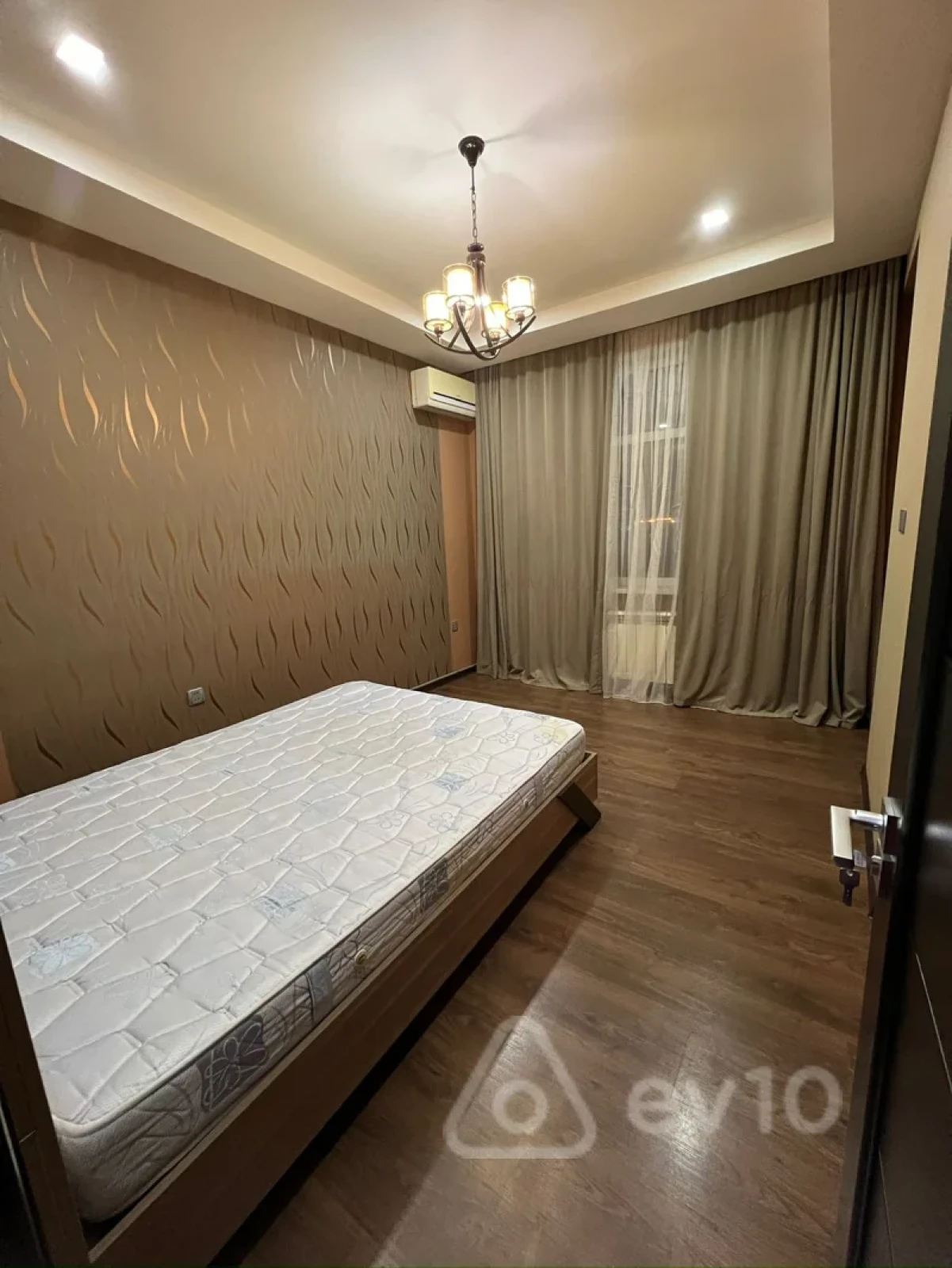 Kirayə verilir 3 otaqlı yeni tikili 100 m²