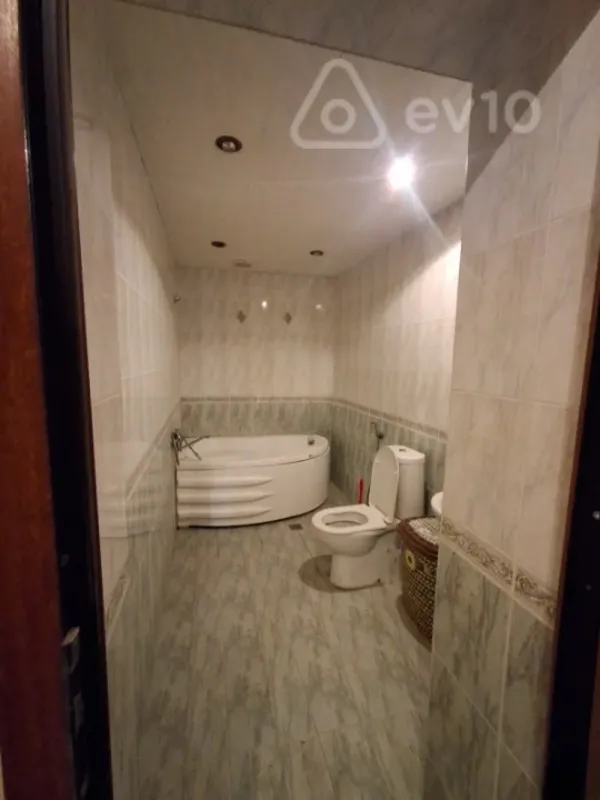 Kirayə verilir 3 otaqlı yeni tikili 130 m²