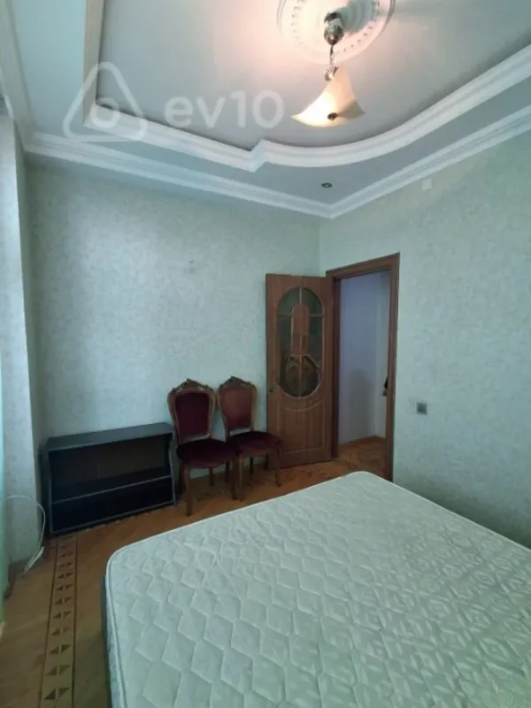 Kirayə verilir 3 otaqlı yeni tikili 130 m²