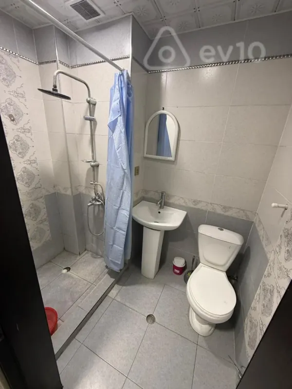Kirayə verilir 3 otaqlı köhnə tikili 80 m²