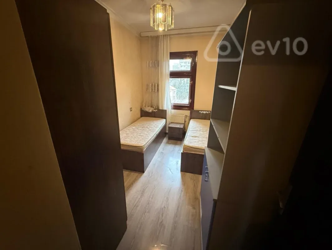 Kirayə verilir 3 otaqlı köhnə tikili 80 m²