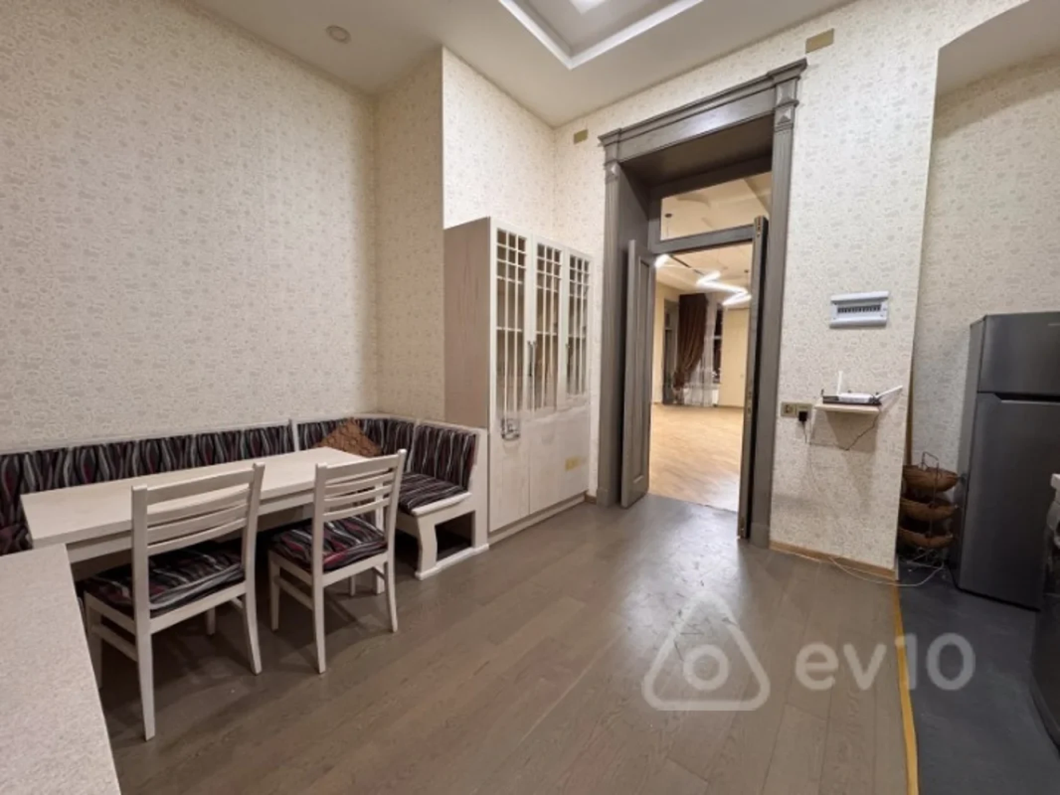 Kirayə verilir 3 otaqlı ofis 120 m²